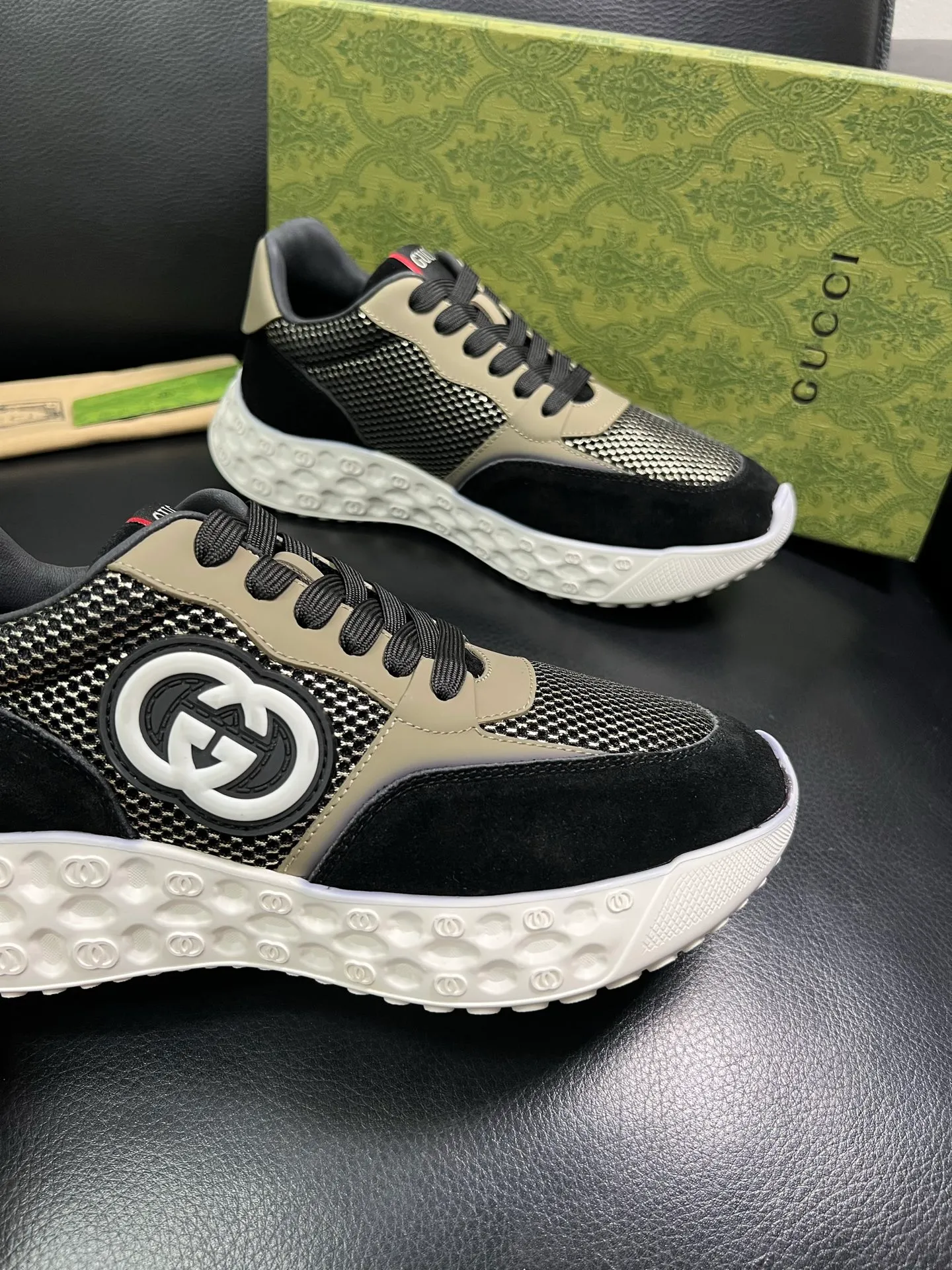 Men's shoes 💰780 Gucci top purchasing agency Gucci counter synchronization. Original factory configuration imported cowhide from Italy with mesh fabric, high-quality splicing and complex craftsmanship, imported cowhide lining, sole: original factory specially provided original sole super comfortable, original factory with single goods high quality, welcome to compare, code number 39-44 (customized 38 45) 85856